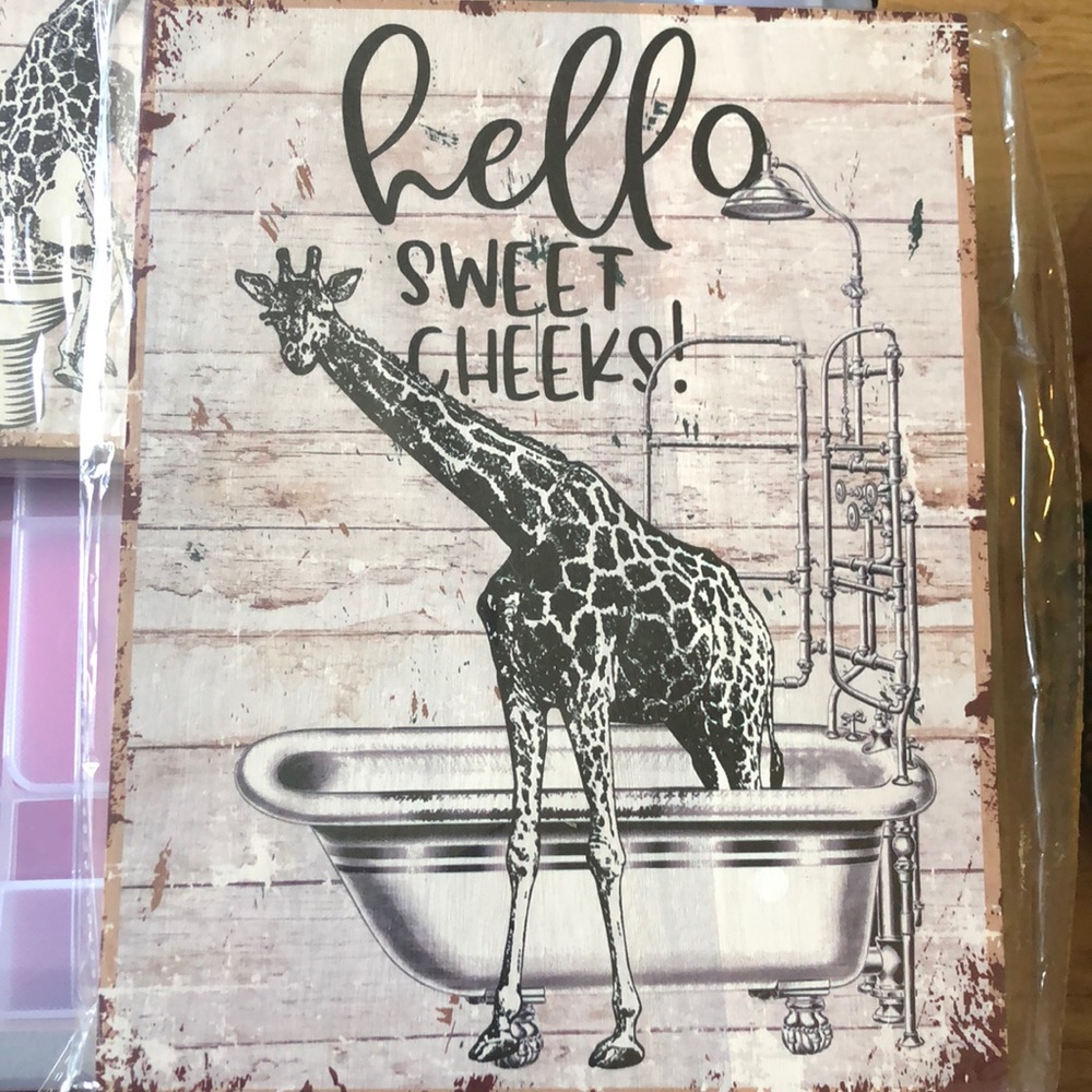 Quirky Giraffe Bathroom decorations